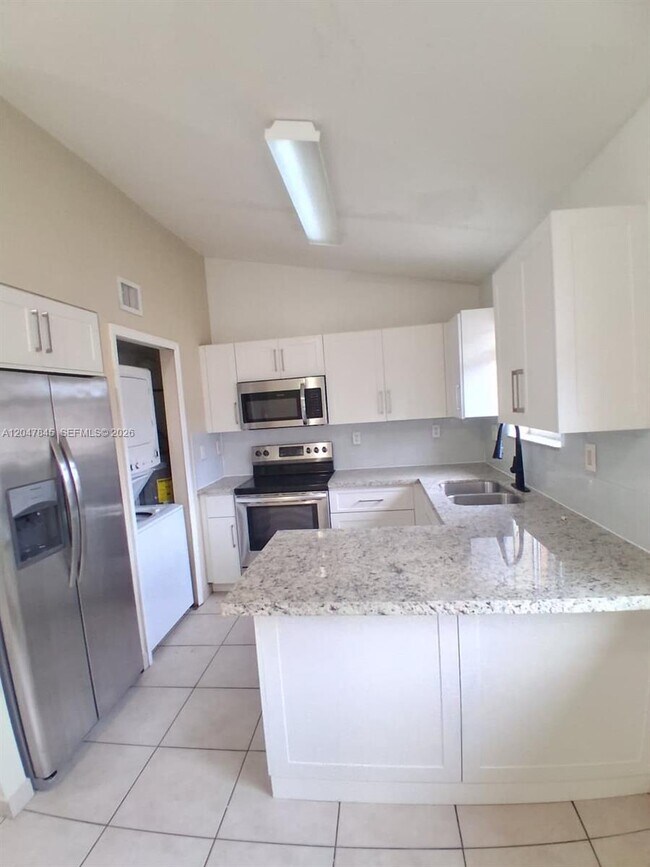 Foto del edificio - 17318 NW 74th Ave