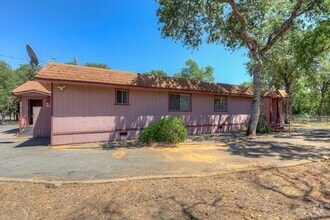 Building Photo - 162 Feathervale Dr