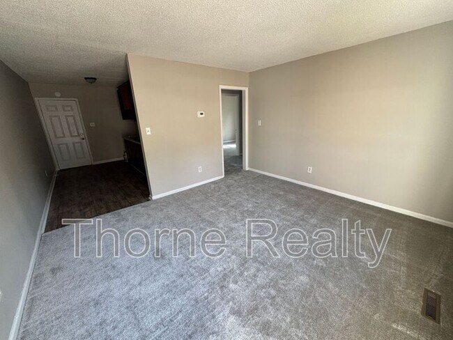 Foto del edificio - 1436 Barnes St