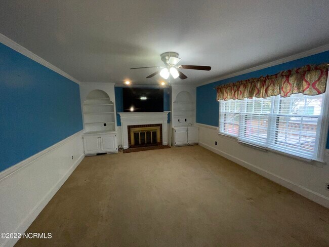Building Photo - 211 Field St
