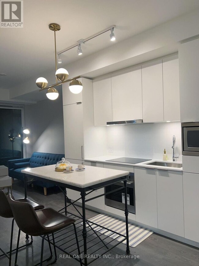 Photo du bâtiment - 8 Olympic Gdn Dr