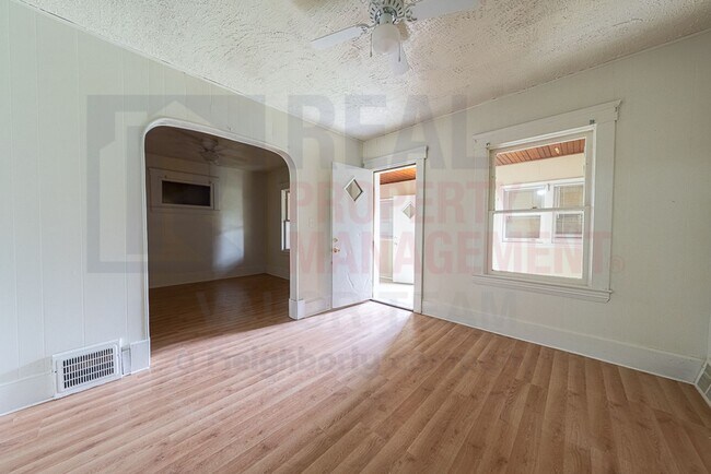 Foto del edificio - Inviting 3 Bed 1 Bath Single Family Home