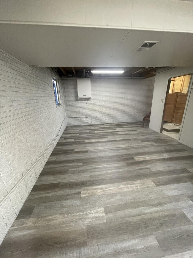 Building Photo - 1804 W 54th St