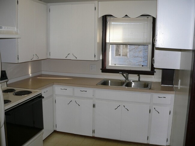 Building Photo - 2 S Rural St