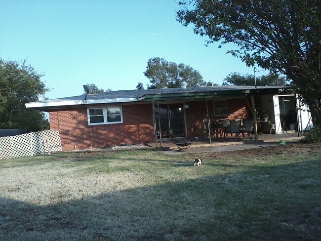 Building Photo - 304 Potomac Rd