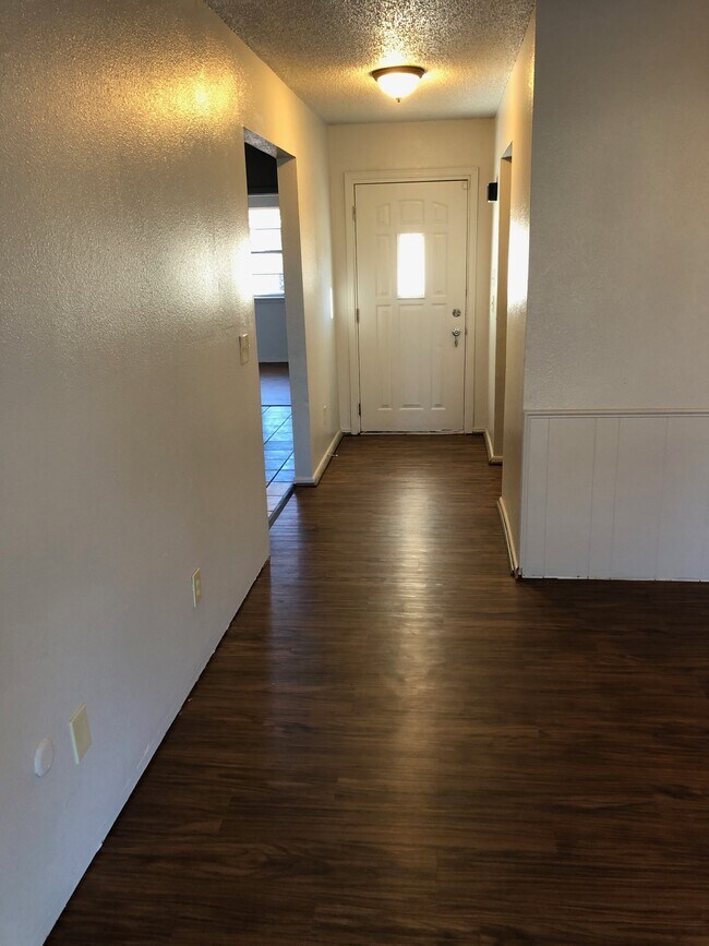 Foto del edificio - 2703 Del Casa Cir