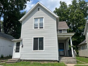 Building Photo - 828 Huestis Ave