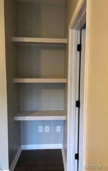 Foto del edificio - 624 Bristol Village Dr