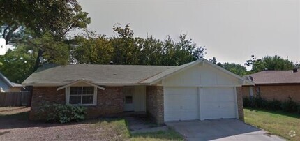 Building Photo - 5410 King Manor Dr