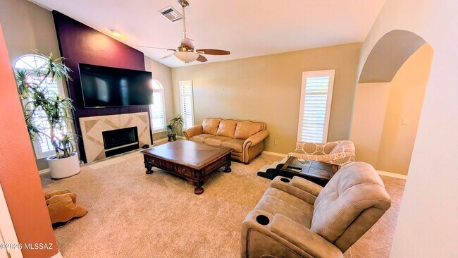 Foto del edificio - 64275 E Orangewood Ln