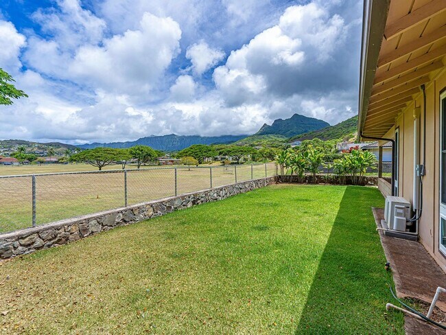 Building Photo - Pet Friendly in Kailua - Enchanted Lakes!