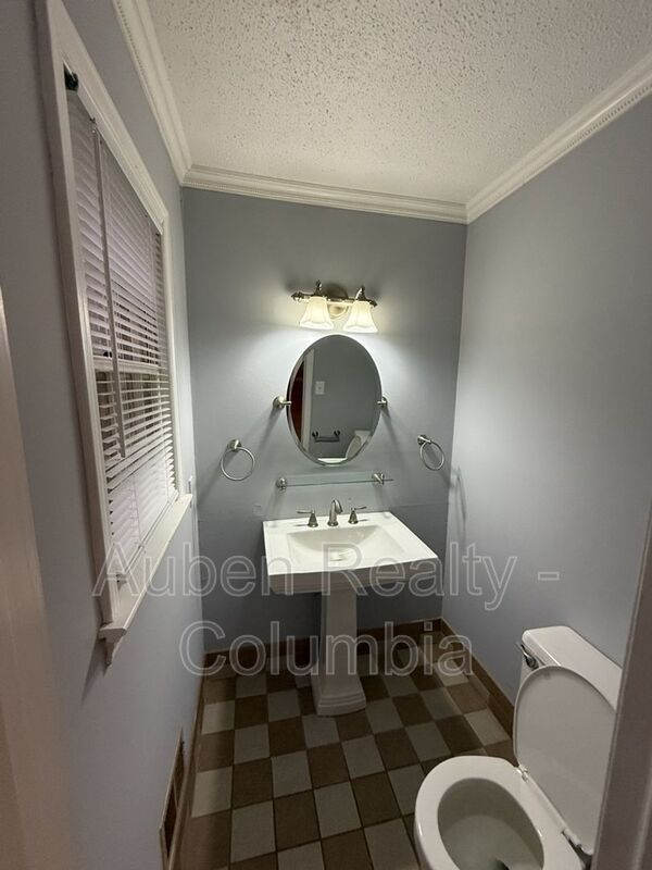 Building Photo - 337 N Royal Tower Dr