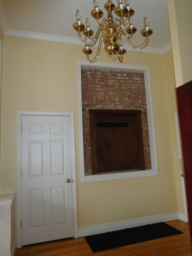 Building Photo - 217 W North St