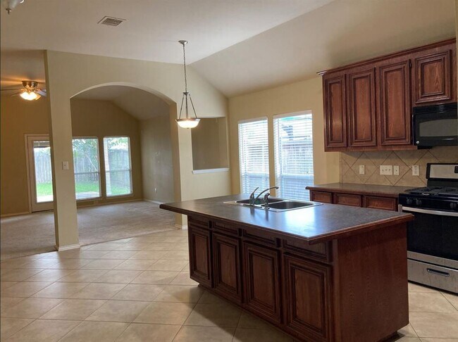 Foto del edificio - 2114 Thorn Berry Creek Ln