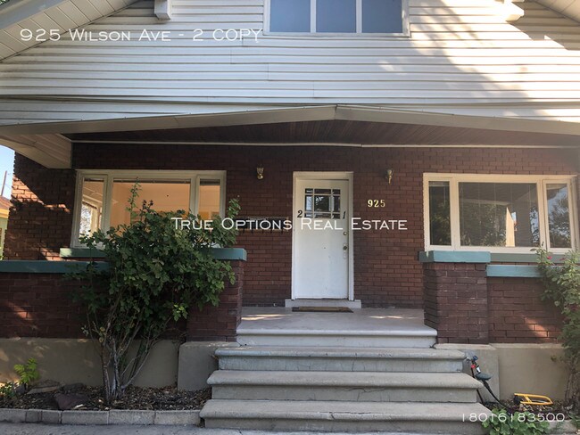 Building Photo - 925 Wilson Ave S