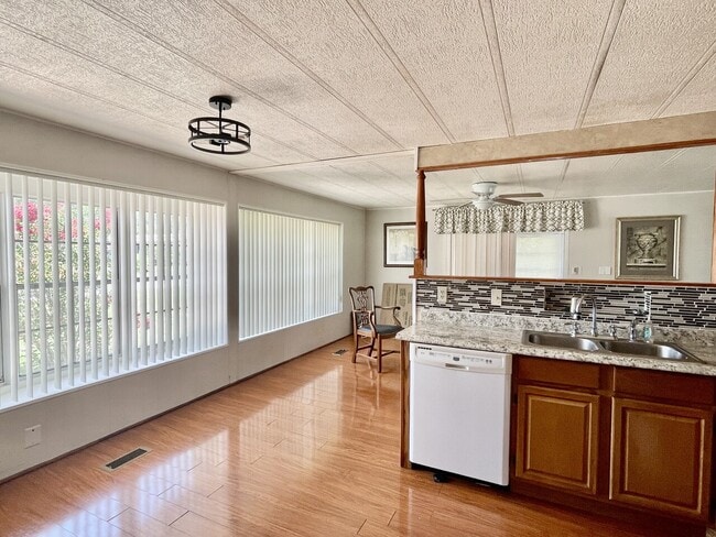 Building Photo - 12196 Fairway Ave