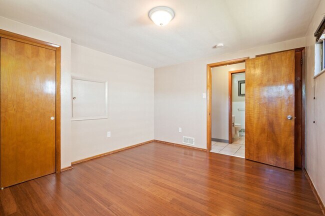 Foto del edificio - Gorgeous 2 bedroom home in Brookline avail...
