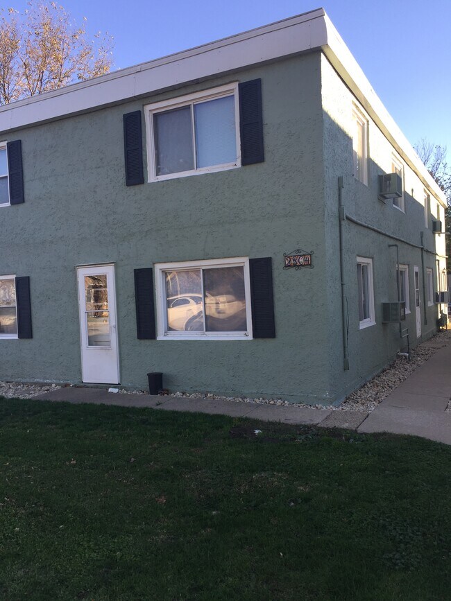 building front - 2804 4th St