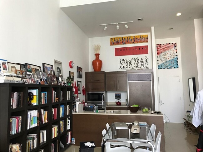 Building Photo - 475 Brickell Ave