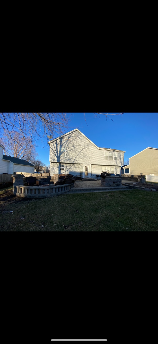 Building Photo - 1915 Chestnut Grove Dr