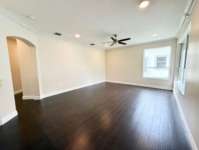 Foto del edificio - 12902 Hyland Cir