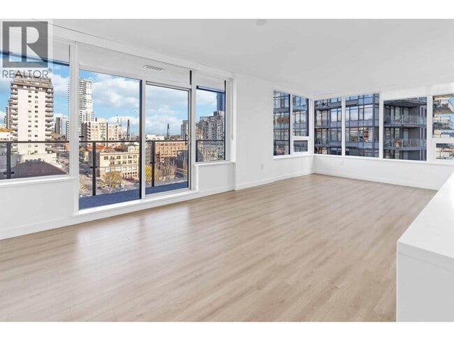 Building Photo - 823-1823 Carnarvon St