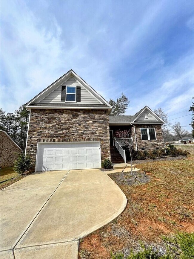 Foto del edificio - 8149 Long Island Rd