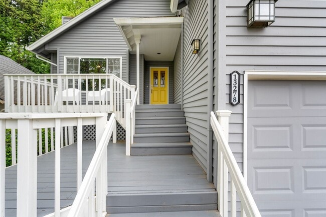 Building Photo - Private Retreat Backing to Trails in the Heart of Lake Oswego