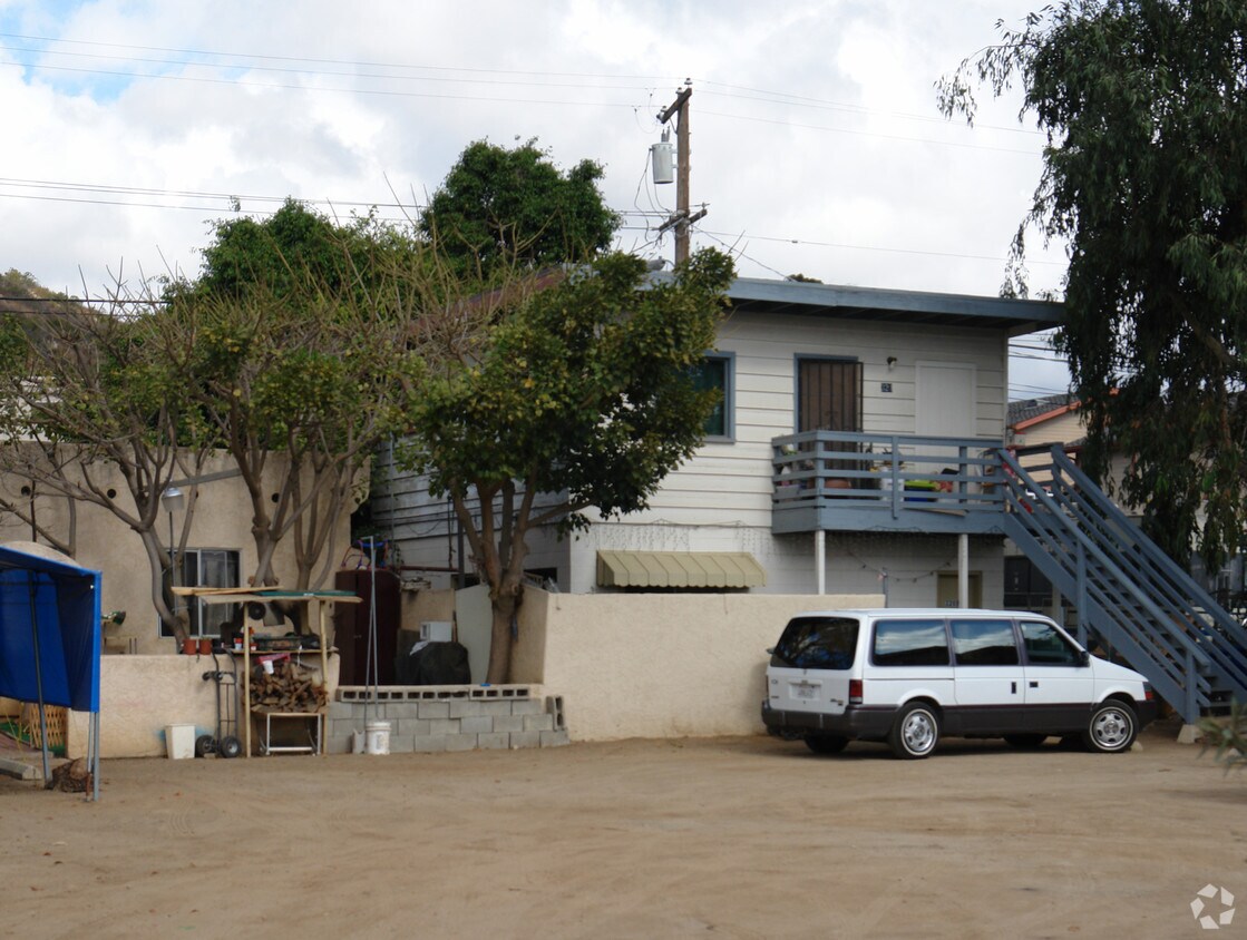 Foto del edificio - 320-322 W Mission Rd