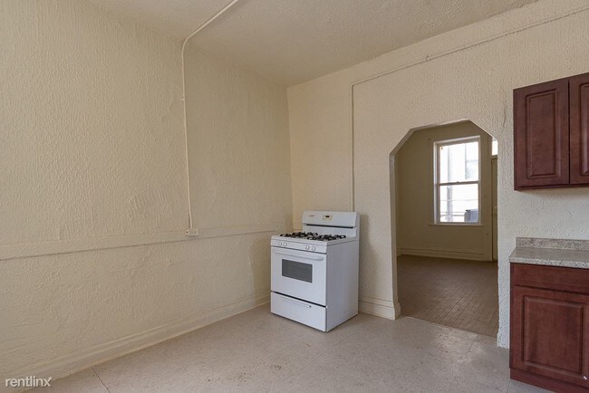 Foto del edificio - 1118 S Western Ave