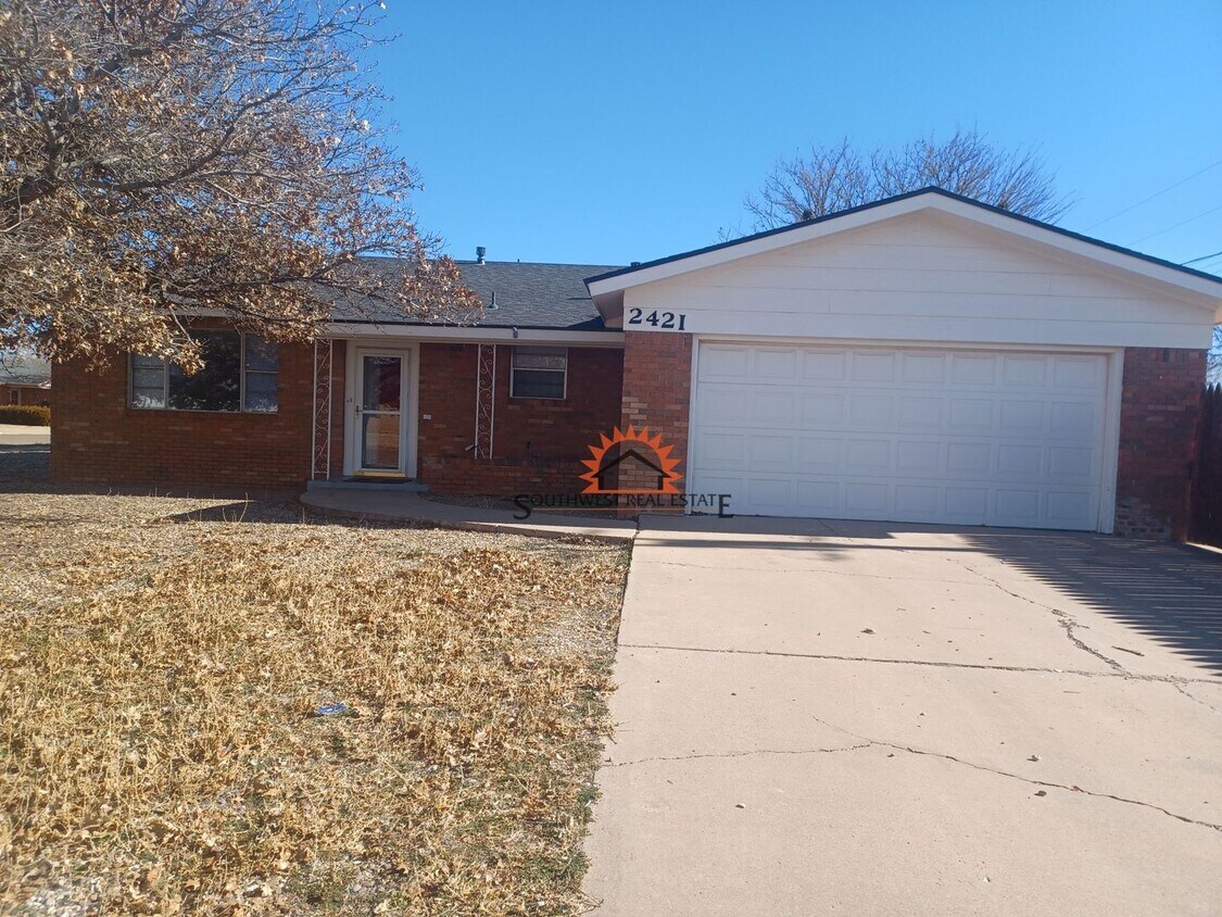 Primary Photo - Spacious 4 bedroom 2 bath brick home