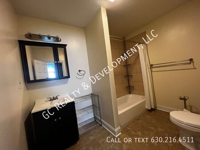 Foto del edificio - 1707 N Washtenaw Ave