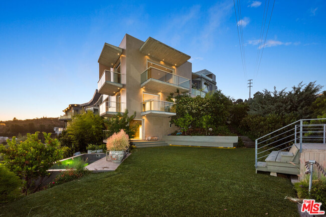 Building Photo - 1600 Viewmont Dr