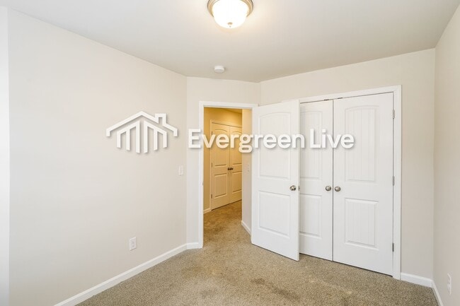 Foto del edificio - 921 Hamilton Cross Dr