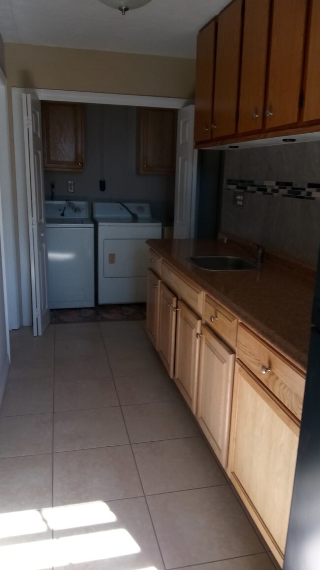 Foto del edificio - 2704 Gardner Pl