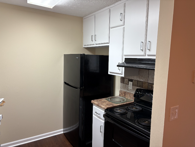 Building Photo - 527 Charleston Ln