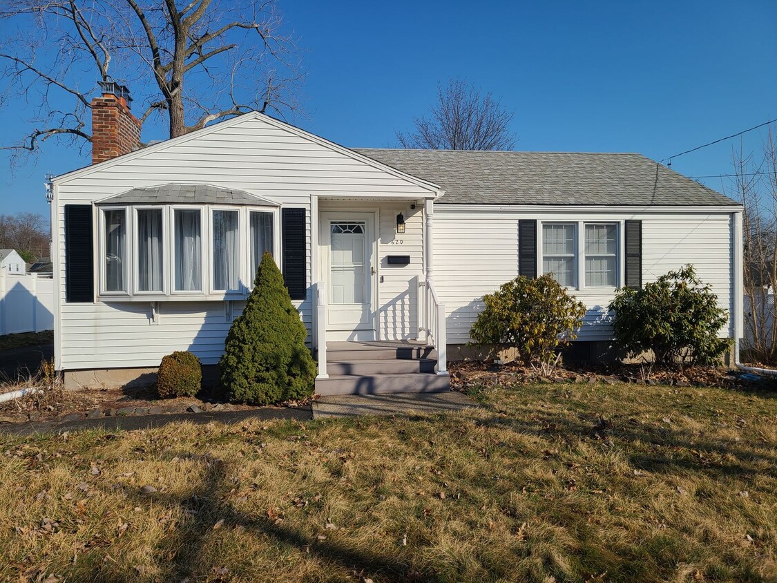 Primary Photo - PRICE REDUCED Charming 2 Bedroom Rental