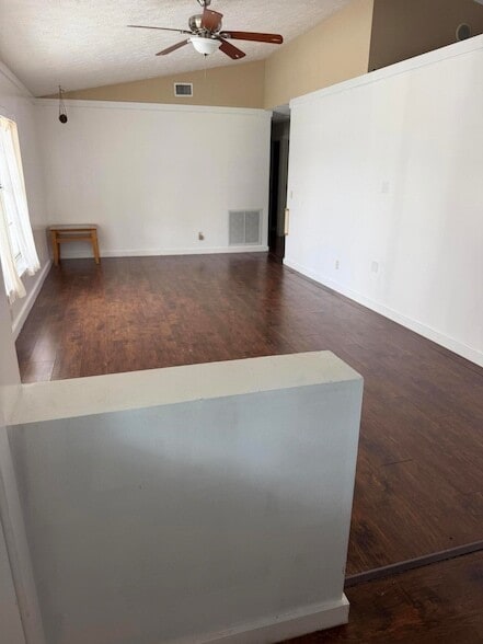 Foto del edificio - 641 NW Billiar Ave