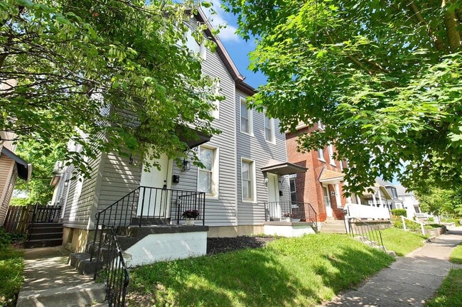 Building Photo - 358-360 E Markison Ave