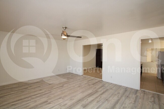 Foto del edificio - 8407 E Crestwood Way