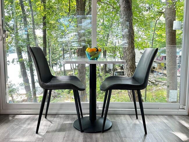 Photo du bâtiment - 28 Hall's Quarry Rd