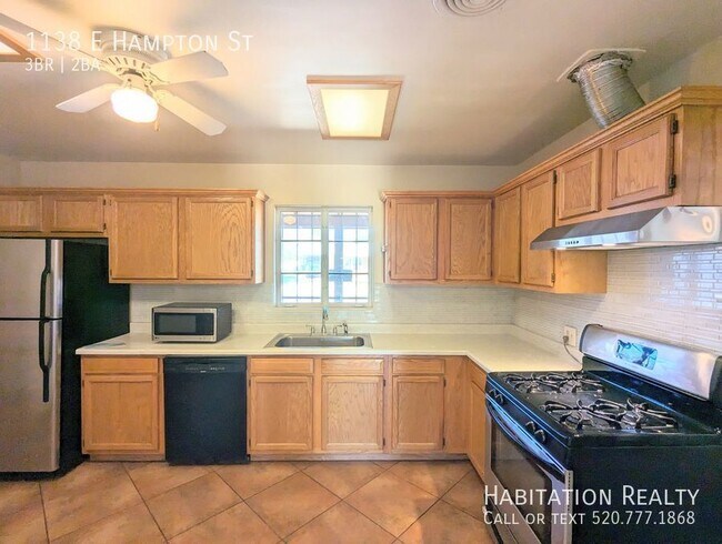 Foto del edificio - July Pre-Lease!! Beautiful red-brick 3bed/...