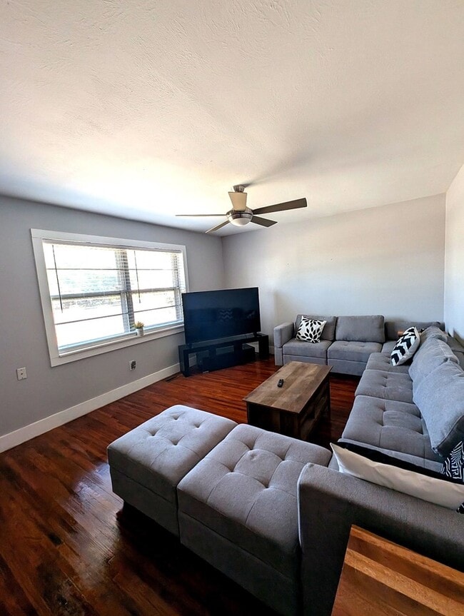 Building Photo - 1202 Douglas Dr