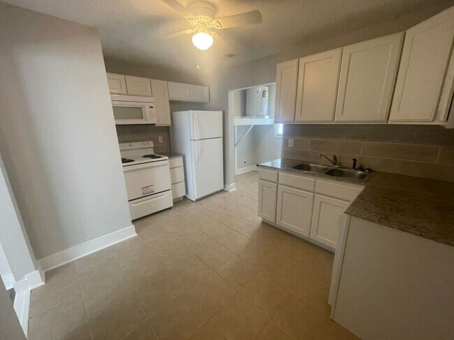 Foto del edificio - 1919-D Ft.Bragg Rd~ Haymount