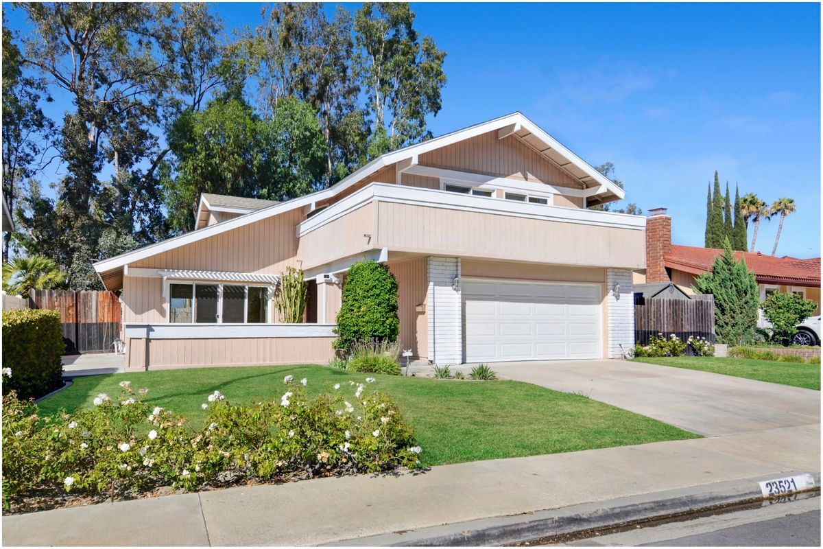 Foto principal - 23521 Lochlomond St