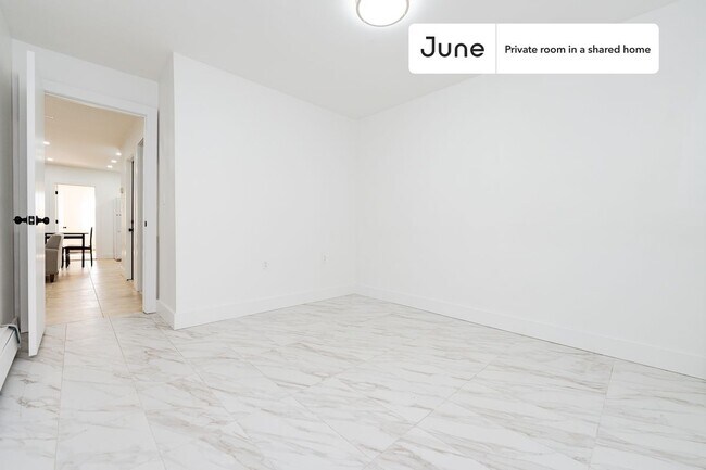 Foto del edificio - Private bedroom in 3 bed/1 bath Home