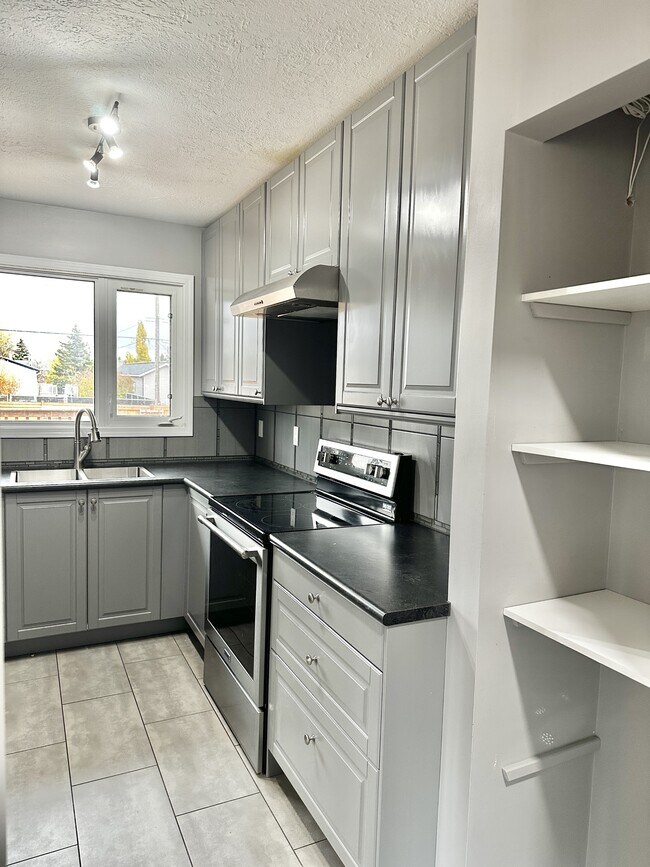 Photo du bâtiment - 8815-878A 78a St