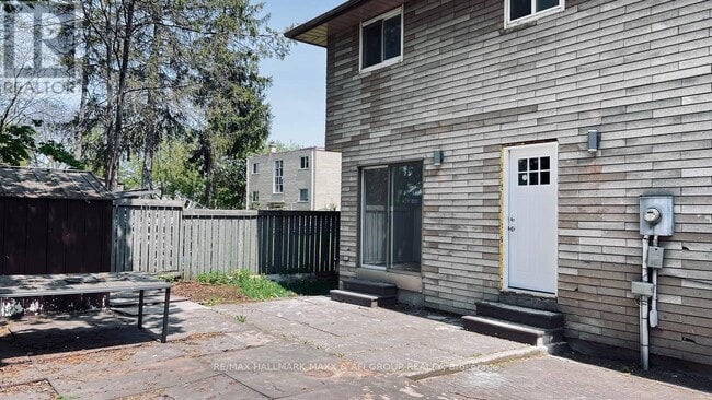 Building Photo - 82 Sanford St