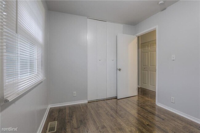 Building Photo - 3 br, 1.5 bath House - 8603 East 92nd Terrace