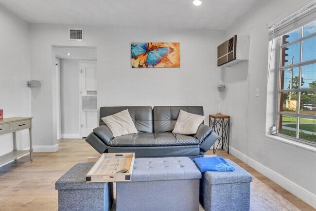 Foto del edificio - 605 SW 11th St